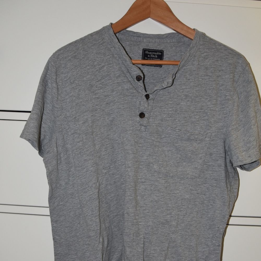 Abercrombie and fitch t shirt